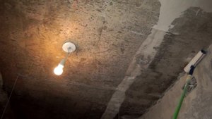 Установка маяков под штукатурку потолка по лазерному уровню