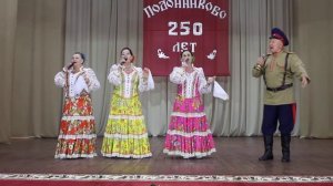 "Ключевая вода" исполняет ансамбль "Русская песня" солистка Осадчая Людмила.