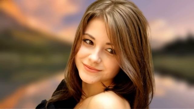 Она запустила мне руку под рубашку и не теряя времени, стала стаскивать с себя сарафан. И тут… смотреть онлайн