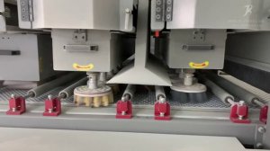 Один из этапов изготовления фасадов с патиной. Видео с производства мебельной фабрики "Ренессанс".