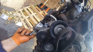 How to change the drive belt Ford Focus 1.8 TD / Как поменять приводной ремень Ford Focus 1.8