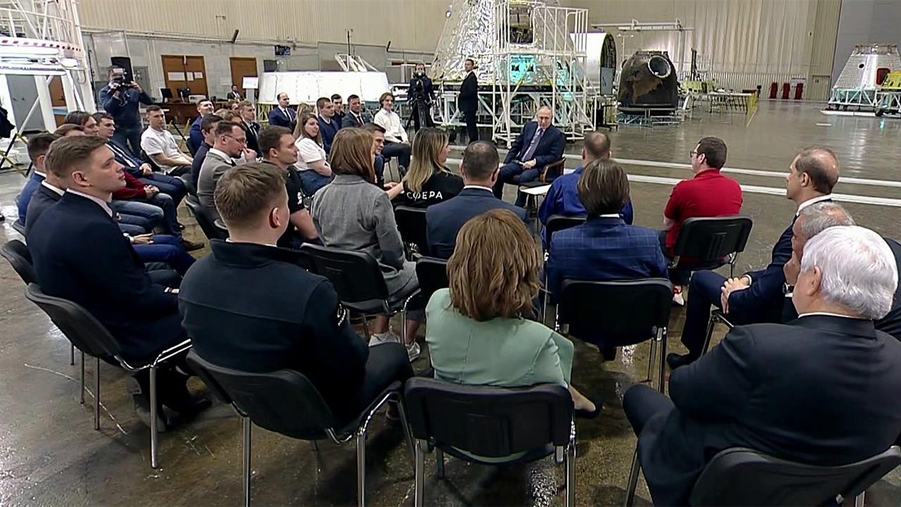 Владимир Путин обсудил с молодыми учеными и специалистами будущее российской космонавтики