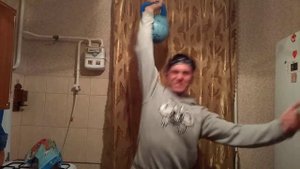 Толчок гири коротким циклом 32 кг.