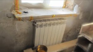 Строительство нового дома вокруг старого дома в Лехнивке.