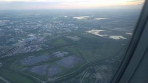 Вид из салона самолёта. Посадка в Новосибирске.