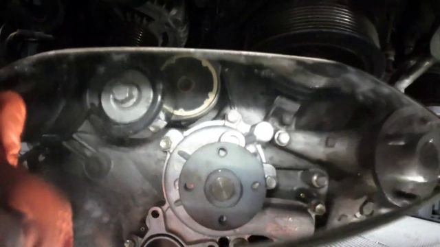 Работа в Америке. АвтоРемонт. 2015 TOYOTA TUNDRA замена водяной помпы. Стоимость ремонта. смотреть онлайн