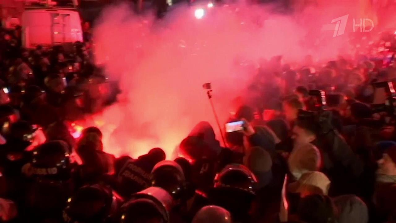 Националисты пытались прорваться к зданию офиса президента Украины