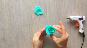 Красивая бирюзовая роза из фоамирана своими руками. Мастер-класс простая свадебная бутоньерка