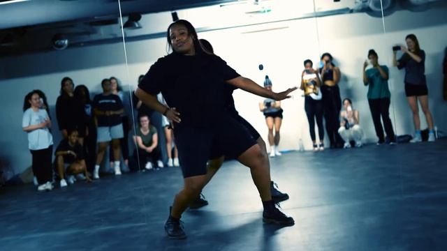 RING RING - MABEL - CHOREOGRAPHY BY AWA DIALLO смотреть онлайн