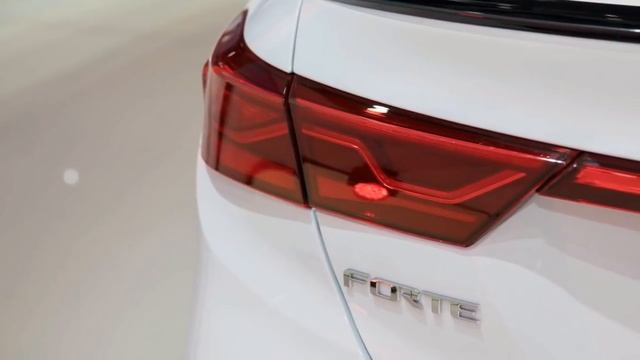 Kia Reveals 2019 Forte With Stinger - Tinged Design смотреть онлайн