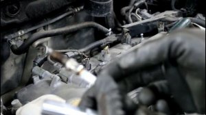Toyota RAV4 2,0  Тойота РАВ 4 2011 года  Замена свечей зажигания