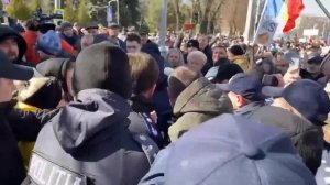 В Кишиневе произошли столкновения между полицией митингующими. 12.03.2023 год.