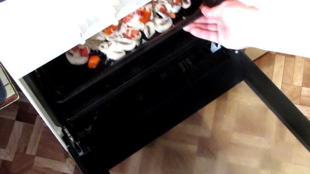 Мясо под шубой в духовке. Очень вкусно. За уши не оттащишь... смотреть онлайн