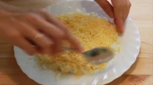 Слоеный салат из крабовых палочек, нежный и воздушный.