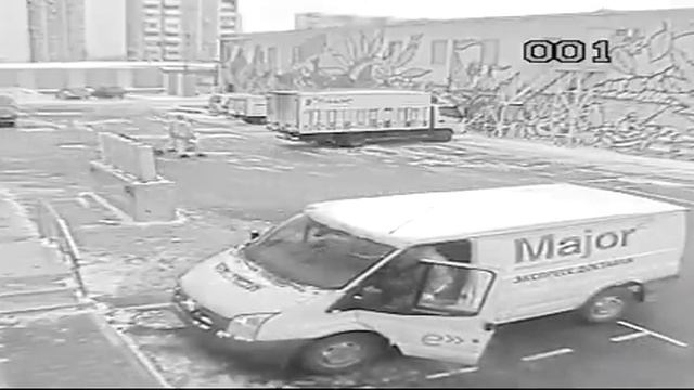 Курьер "ЕМС Гарантпост", ломает акустику B&W. смотреть онлайн