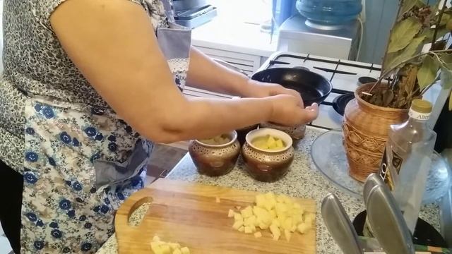 Курица в горшочке