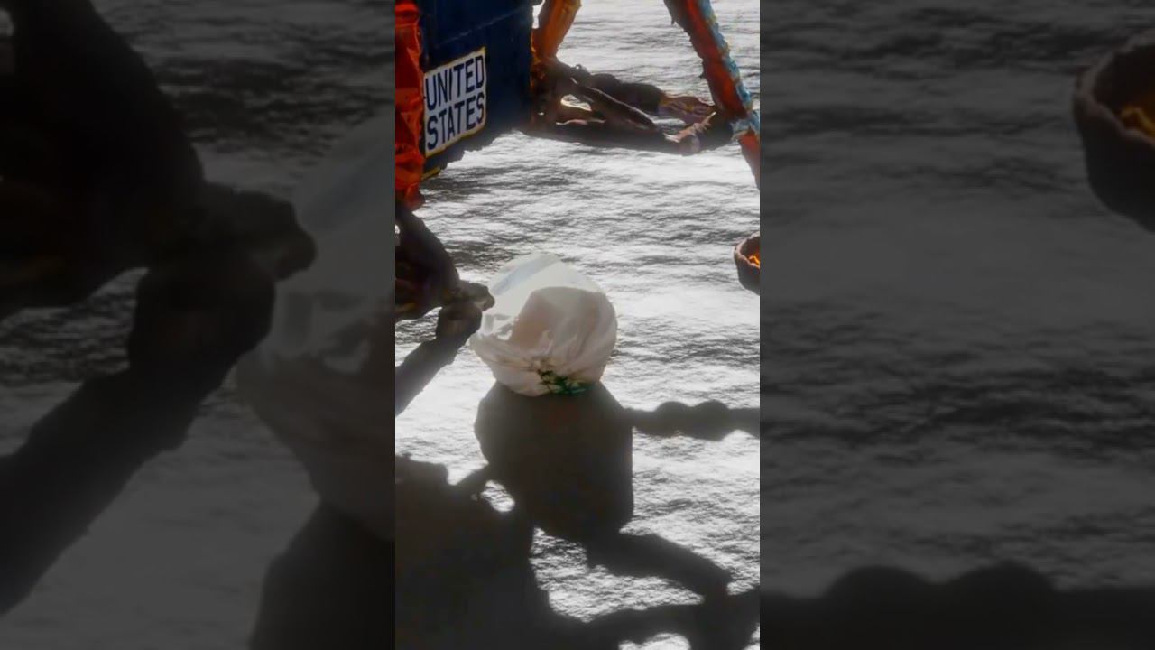 Первый мешок мусора, оставленный людьми на Луне смотреть онлайн