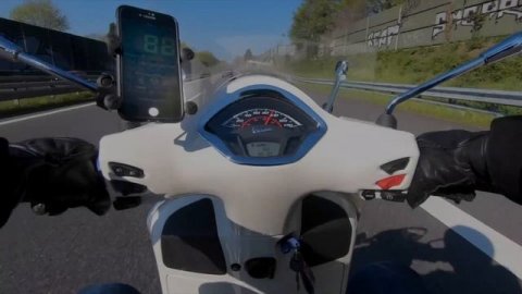 Vespa GTS 300 hpe Top Speed | GPS vs. Speedometer