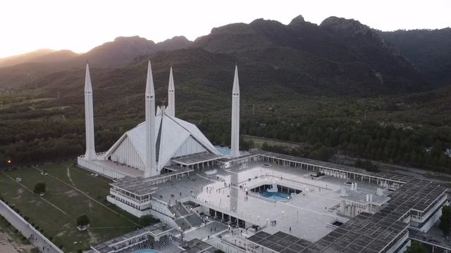 "АЛЬ - ФАЛАК " - это сура 113 в Священной Книге Коран, «Рассвет». #алфаляк #сура #каран смотреть онлайн