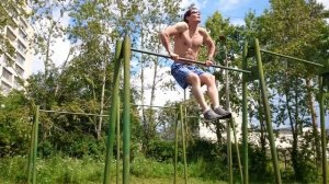 Отжимания от турника