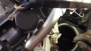 BMW R1200GSA Снимаем бензонасос и датчик уровня топлива