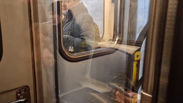 Поездка на метропоезде 81-760 "Ока" по Серпуховско-Тимирязевской(участок Менделеевская-Боровицкая) смотреть онлайн