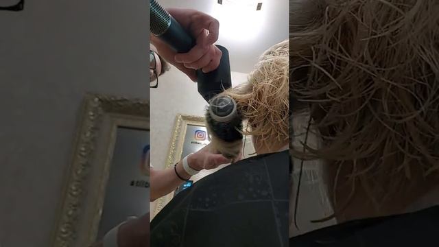 Стригу блондинке Каре смотреть онлайн