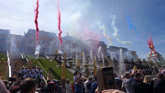 Весенний праздник фонтанов в Петергофе