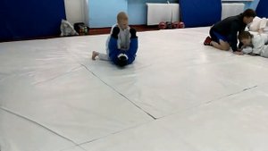 Смешанные единоборства.  Отработка болевых на руку с манекеном