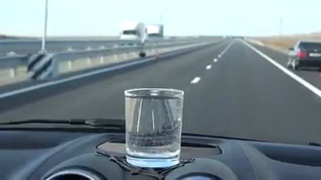 Аксенов со стаканом воды проехал по «Тавриде» (видео) смотреть онлайн