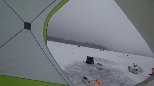 Вот где СЕКРЕТ! Дед ловит а мы нет ? Опустил камеру ОГО Зимняя рыбалка смотреть онлайн