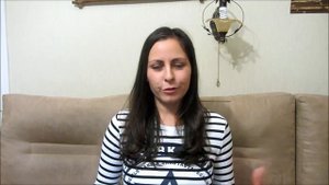 Почему ребенок высовывает язык