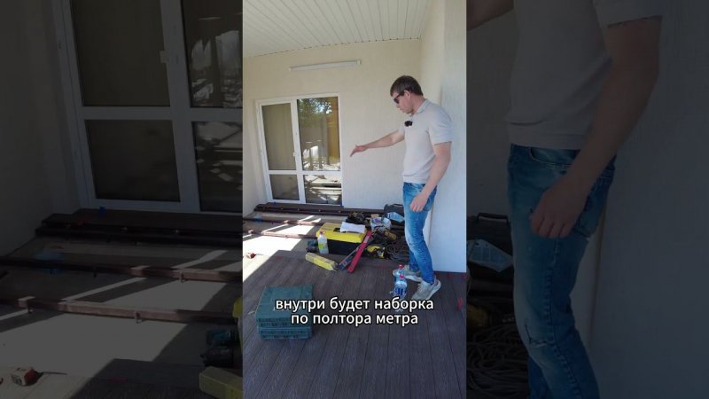 Монтируем террасу с ограждением надели ДПК на опоры крыши #стройка #замеры #дача #ремонт #wood #дпк