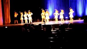 Аня в 5 лет танцует бронислава!