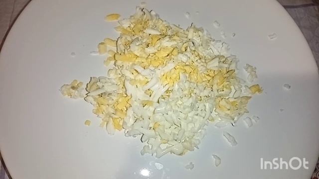Простой салат РЫБКИ В ПРУДУ на праздничный стол 2022 г. готовим дома .Simple salad FISH IN THE POND