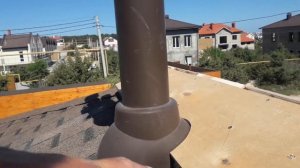 Конструкция самодельного аэратора на коньке вальмовой крыши