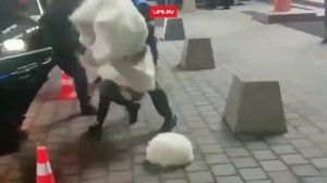 В Северной Осетии во время кражи невесту дважды уронили на асфальт