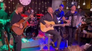 Дай мне сильные крылья. Музыка и исполнение Алексей Петрухин. 28.12.22г Бард-клуб "Гнездо глухаря"