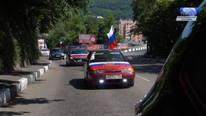 Более 30 автомобилей проехали по улицам города и поселкам Туапсинского района в праздничный день