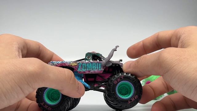 SPIN MASTER MONSTER JAM NITRO NEON | SERIES 1 | BEFORE-THE-SHELF смотреть онлайн