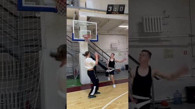 КАК ОН ВЫЖИЛ?? не мягкое приземление #данк #dunk #jump #прыжок #basketball #баскетбол