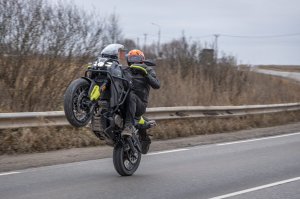 QJ SVT650X злой кроссовер с двигателем от... Suzuki V-Strom 650!