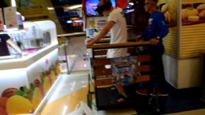 ПАЦАН ОРЕТ КАК СУМАСШЕДШИЙ НА VR ЖЕСТЬ!