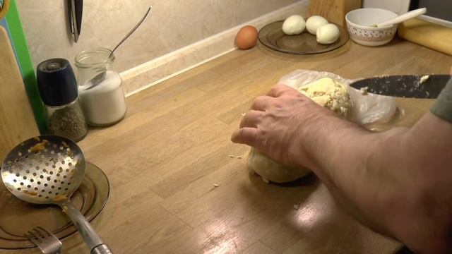 Пирог с тушёной капустой, жареным луком, яйцом..Очень вкусно!