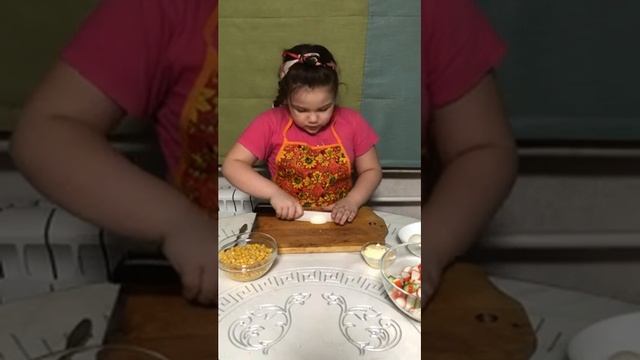 Готовим простой Крабовый салат смотреть онлайн