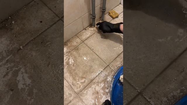 Как удалить толстый многолетний известковый налет. How to remove really tough limescale. смотреть онлайн