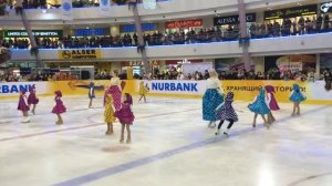 Танец на катке "мы милашки куклы-неваляшки" в Акта