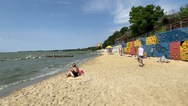 Таганрог, ПРИМОРСКИЙ ПЛЯЖ СМЫЛО ПРИЛИВОМ, большие волны и ветер. Быстрый обзор пляжа.