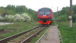 Электропоезд ЭД9Э-0037 платформа Больая Ельня 9.05.2019