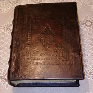 Ремонт и реставрация книг. Псалтырь XVIII в. часть 5. Восстанавливаем Кожаный переплет.